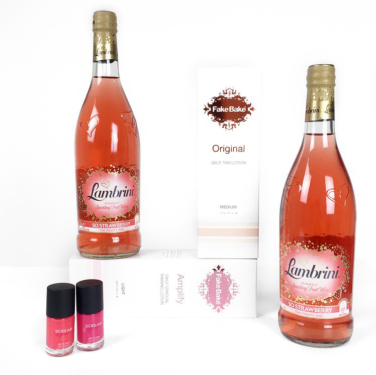 fakebakeunited's tweet photo. RT, follow @fakebakeunited @LambriniUK and @FakeBakeBeauty1 to #WIN! Must be over 18 to participate 🍷💘💅🏽 https://t.co/OJXr7UeEmq