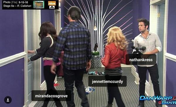 Aaaaaaawwww! iCarly is back? Yeah!💖💪
I'm sooo happy!