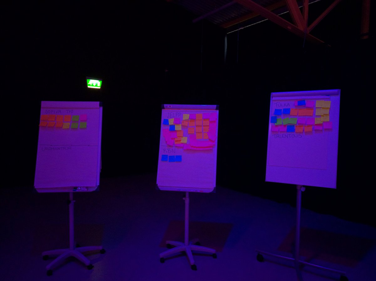 Emmmaria's tweet photo. Ja liidejรค satelee. Hyvรค tyypit! @BaronaGroup @JelppMe @TulkaNow Ja lisรครค tulossa!
#barona #pitchingnight https://t.co/0rWy2RHDho