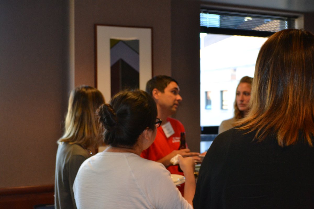 ACNielsenCenter's tweet photo. Alumni sharing their steps for success w/students? That's the UW way! Thank You ACN Alumni #OnWisconsin #WSBLearning https://t.co/GOdSciESGE