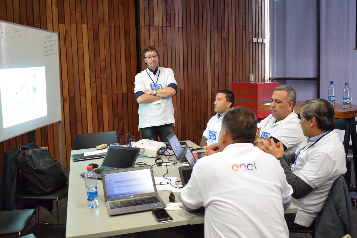 CentroinnovaUC's tweet photo. 2do día del #Hackday de #EresDigital @EnelGroup, donde participa nuestro socio @chilectra. Hoy definen al ganador! https://t.co/mUWsv2sK1u
