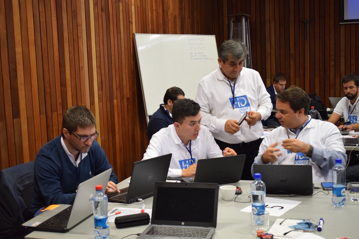 CentroinnovaUC's tweet photo. 2do día del #Hackday de #EresDigital @EnelGroup, donde participa nuestro socio @chilectra. Hoy definen al ganador! https://t.co/mUWsv2sK1u