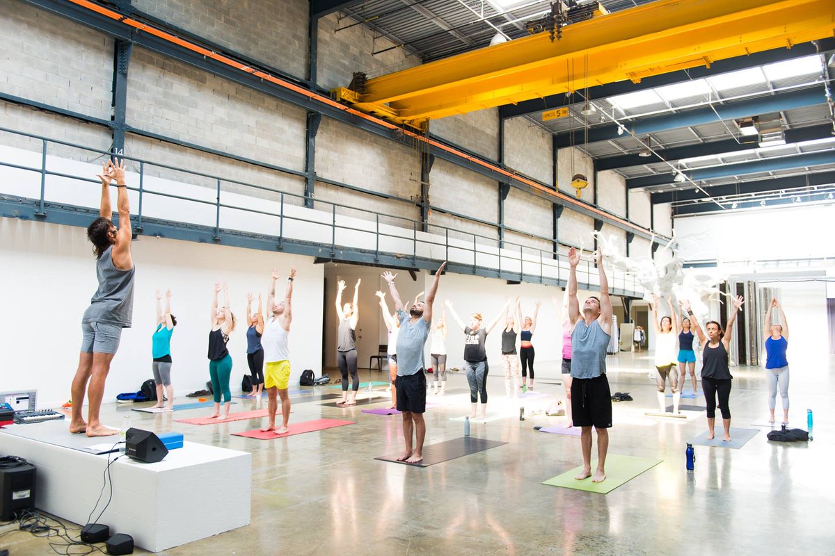ArsenalArtMtl's tweet photo. Votre dose hebdomadaire de #yoga ce #samedi au coeur de nos #expositions. #RDV à 10:30! #YOGArsenal https://t.co/KjKvunGBM1