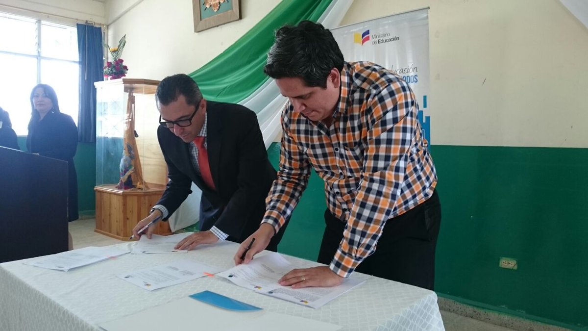 Educacion_Ec's tweet image. .@COMAFORS y @Educacion_Ec firma convenio #BTProductivo en &quot;Manejo forestal y transformación primaria de la madera&quot;