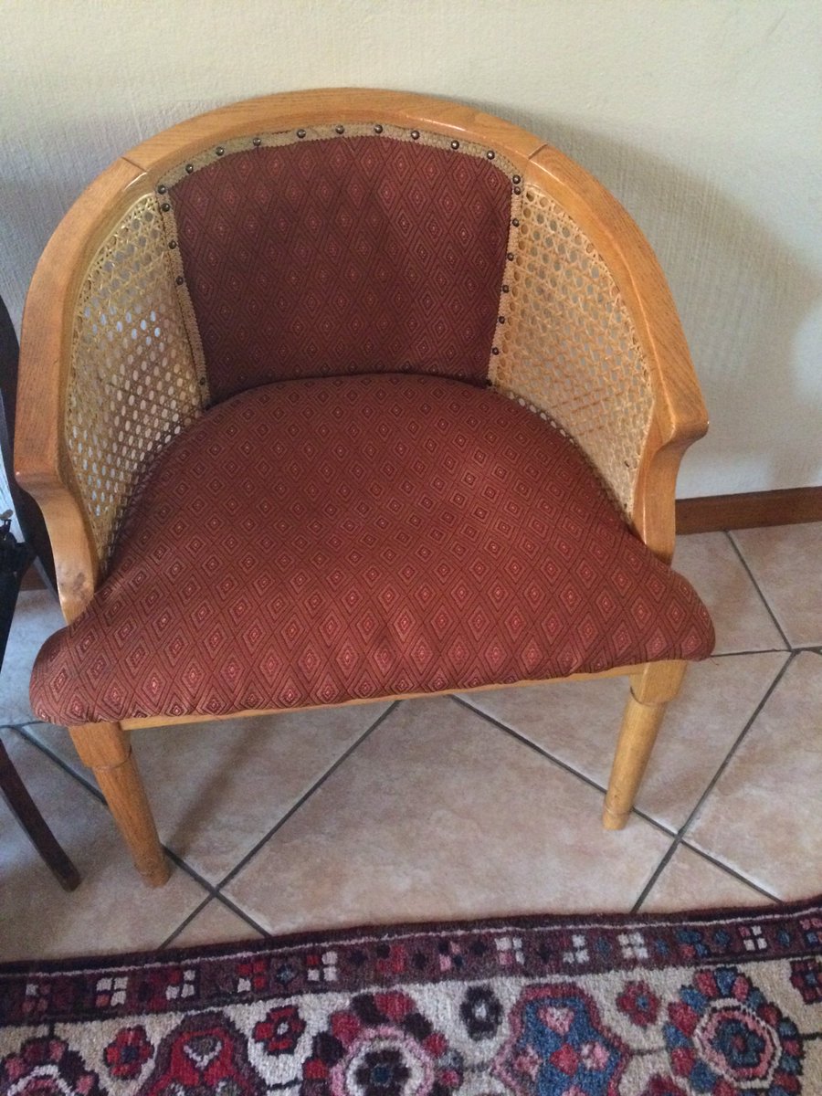 fervourcreation's tweet photo. House Louise and Pascale loving the new renovated chairs #beforeandafter #fervourcreations #furniture https://t.co/H10fzhs2sC