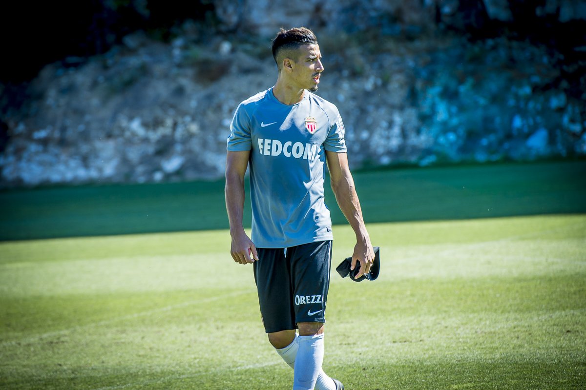 AS_Monaco's tweet photo. 🚨 @DirarN souffre d'une blessure musculaire du mollet gauche. Son bilan est en cours. https://t.co/N0JzSuU3Tj