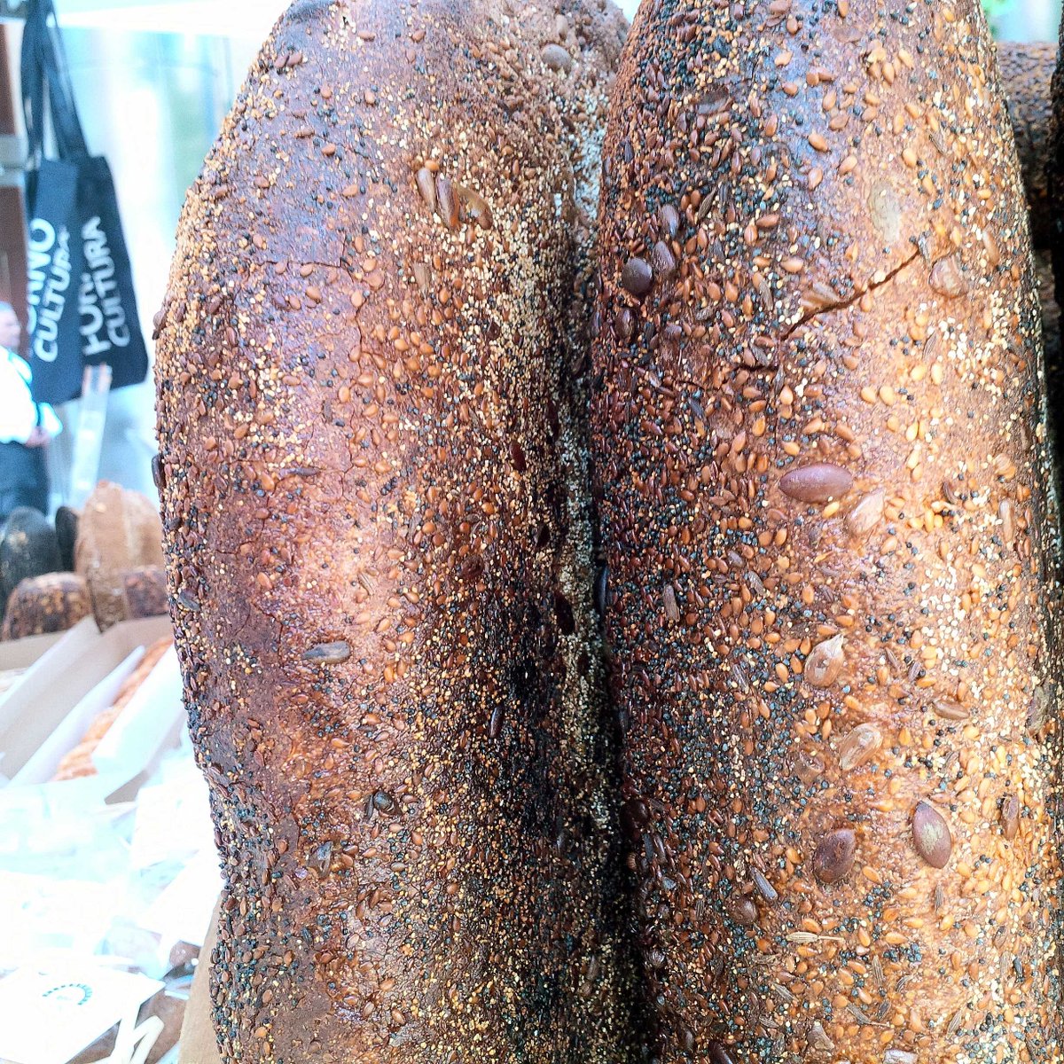 fornocultura's tweet photo. Thursday market @honest_weight #Bigloaf #sourdough #farmfreshTO #BayAdelaideCentre #fornocultura #artisan #baking https://t.co/iLzcavjG4Q