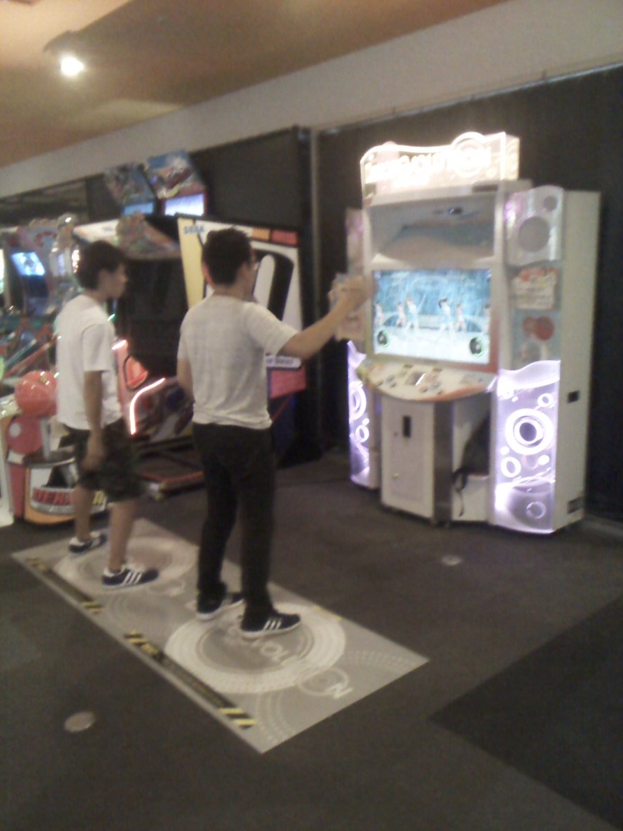 ラウンドワンスタジアム岡山妹尾店 V Twitter ダンスダンスエボリューションが アミューズメントコーナーから スポッチャコーナーに移動しております ダンエボ スポッチャ