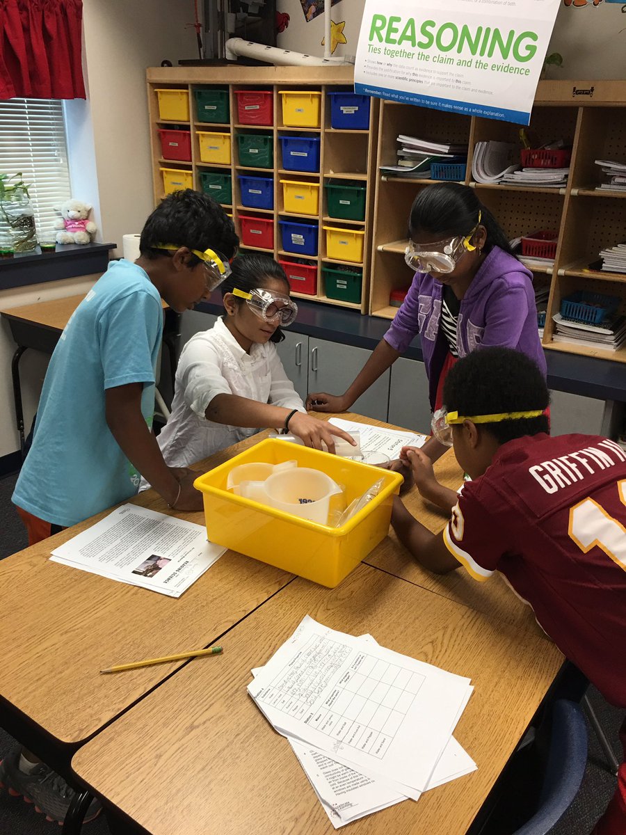 mcleodl's tweet photo. Curtsinger 5th grade Mixtures & Solutions lab #curtsinger #fisdlearns https://t.co/jzUSIjVqBZ