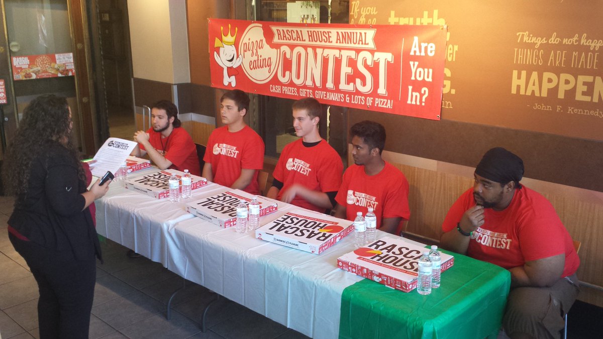rascaltweeter's tweet photo. Here we go! Final round #pizza eating contest #cle #rascalhouse https://t.co/Gs0tL3XoFi