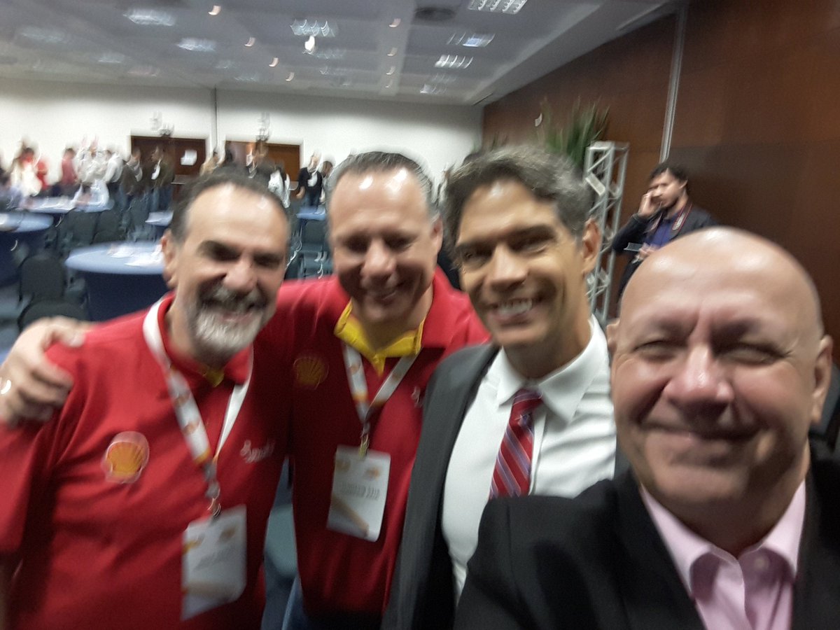 dado_schneider's tweet photo. Dividir o palco da SHELL com meu ídolo @Ricamconsult Ricardo Amorim...
...não tem preço !
#Esse2016 ... https://t.co/ed9oi0xcnJ
