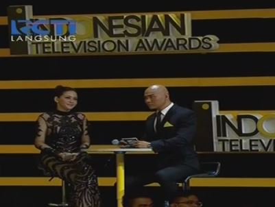 ITAwards_ID's tweet photo. Wah @MAIAsangJUARA disesi Question Of Life bareng @corbuzier nih #IndonesianTelevisionAwards https://t.co/KTo8UbsaXj