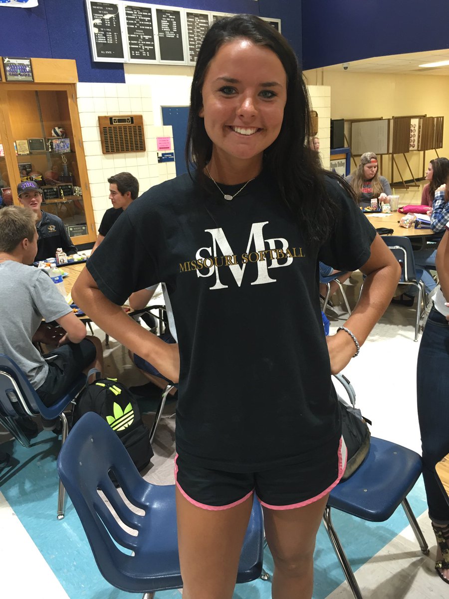 GVSENIORS17's tweet image. all black! @GVStuGov #classshirts