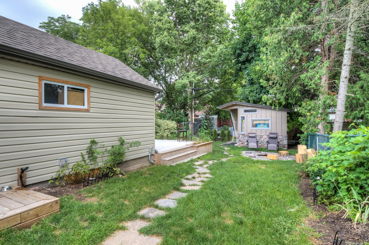 LdnOntHomes's tweet photo. 574 Princess Ave, London Ontario - $364,900
https://t.co/mNKLHgpdiJ
Updated Home in #Woodfield!
#LdnOnt #RealEstate https://t.co/4VBbGftBKX