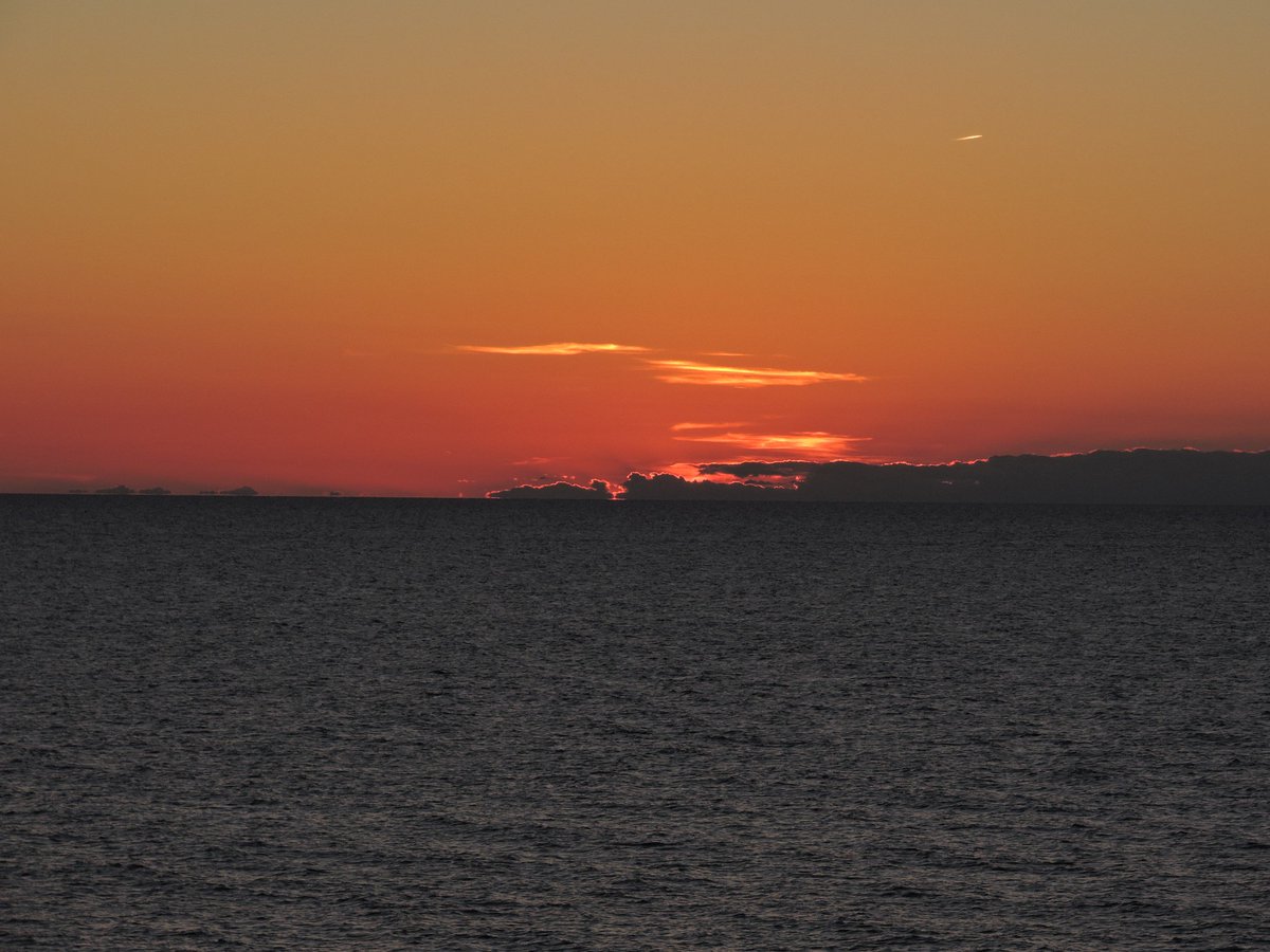 skipper99g's tweet photo. Just another #Lake Michigan sunset 9/14/16 https://t.co/tO0iPtKXeY