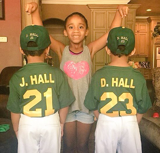 AGdouble07's tweet photo. #TBT 1 of my fav @NFL families @DeAngeloHall23 #HTTR #Redskins #Hokies @balleralert @TheShadeRoom @thacelebritea https://t.co/AT4bUO6AX4
