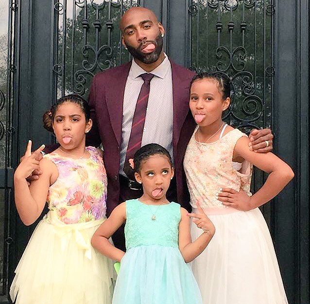 AGdouble07's tweet photo. #TBT 1 of my fav @NFL families @DeAngeloHall23 #HTTR #Redskins #Hokies @balleralert @TheShadeRoom @thacelebritea https://t.co/AT4bUO6AX4