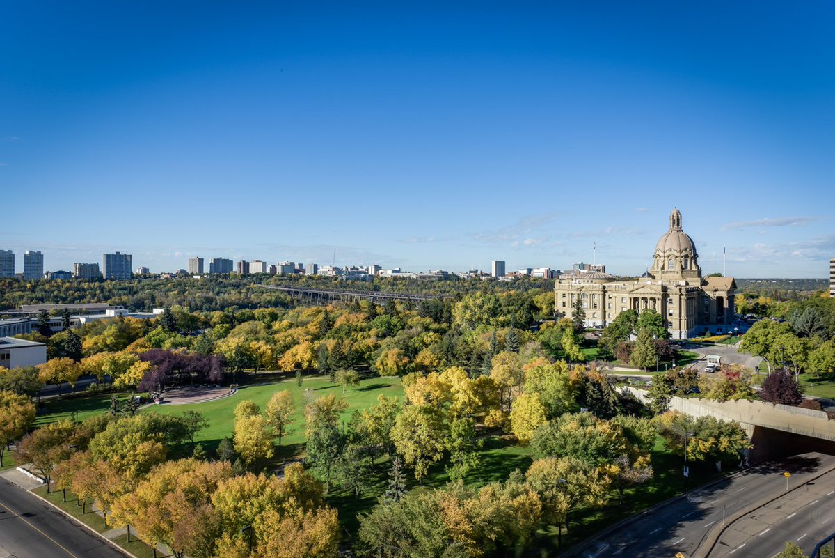 TrevorBoller's tweet photo. The Edmonton view is excellent today!  #YEG  #bollerized™ https://t.co/uWn6K4p2df