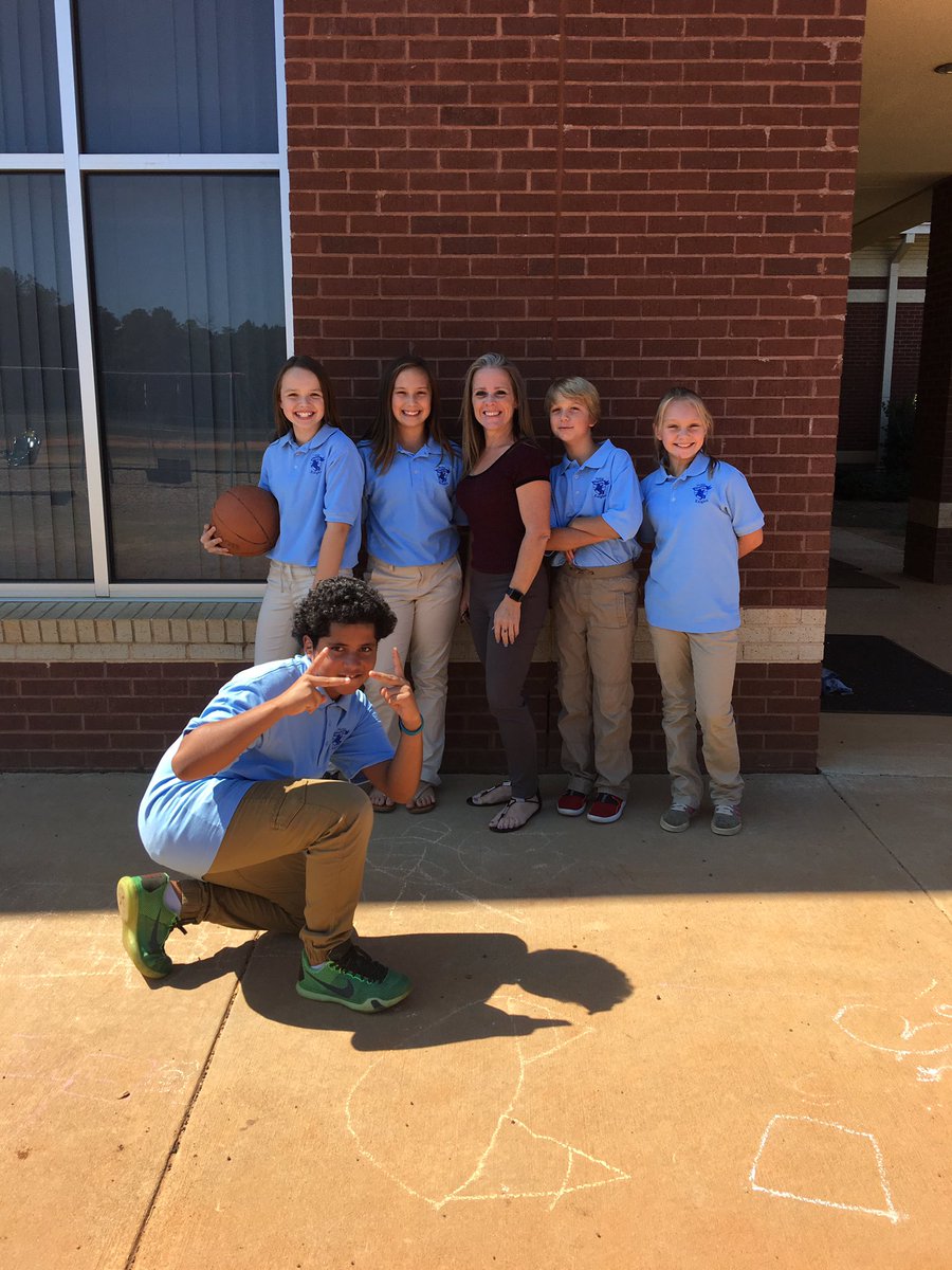 Jpnhe417's tweet photo. Just a few of the fabulous creative minds I get joy of working with daily. #nhebrightknights #cooperation https://t.co/g40K3BrkMF