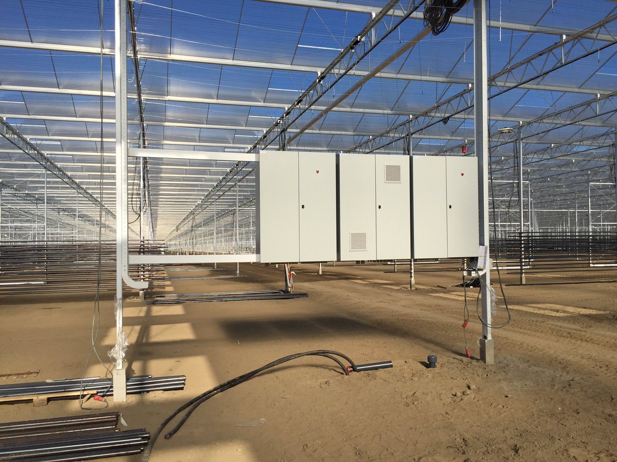sublimato14's tweet photo. In #westdorpe wordt ondanks warmte hard doorgewerkt #Bom verwarming #BE De Lier waterelektra en #JacobsJansen beton😎 https://t.co/9DqRl3ml69