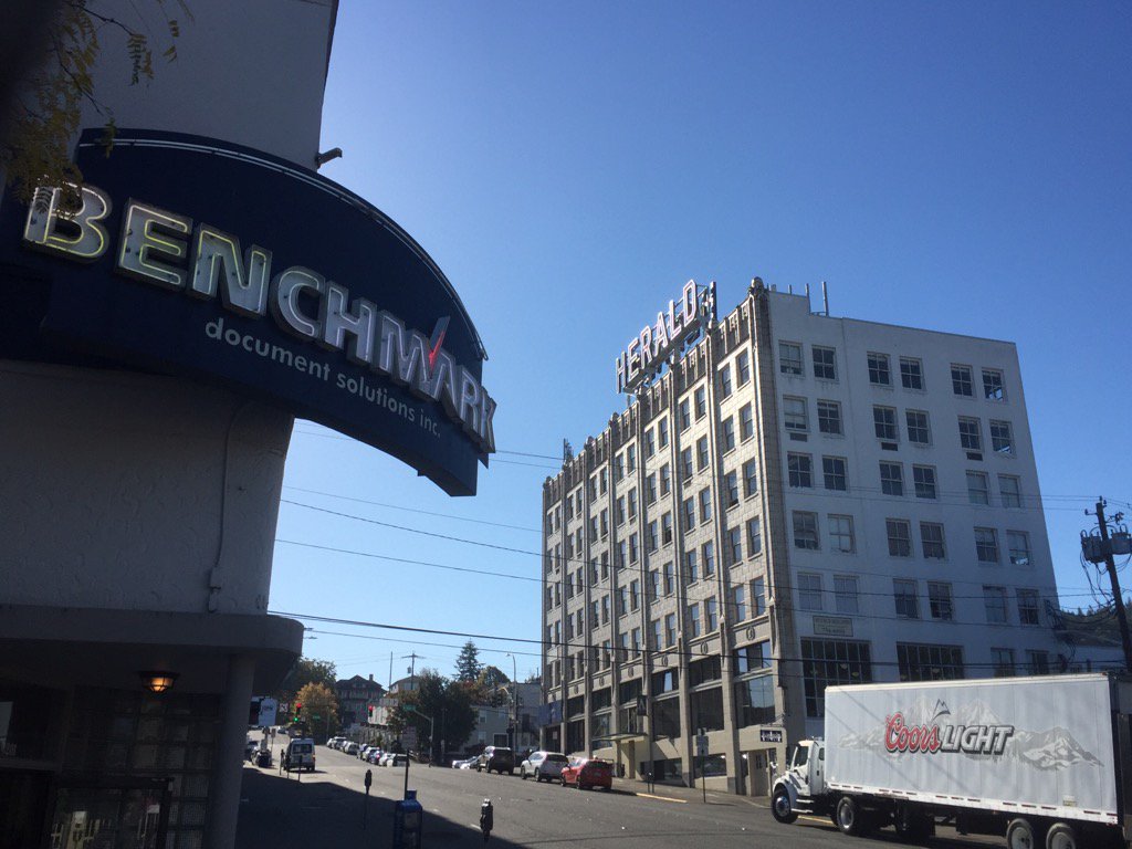 BenchmarkDS's tweet image. TWO awesome signs in #downtownbellingham #SignsPlusNW #bellingham