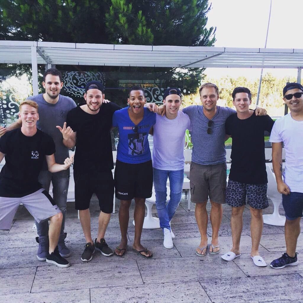 #ThrowbackThursday This Ducth Squad😄 <a href="/WandWmusic/">W&W</a> <a href="/arminvanbuuren/">Armin van Buuren</a> <a href="/Firebeatz/">Firebeatz</a> <a href="/bijigmar/">Bij Igmar</a> <a href="/rensgoseling/">Rens Goseling</a> 💙
