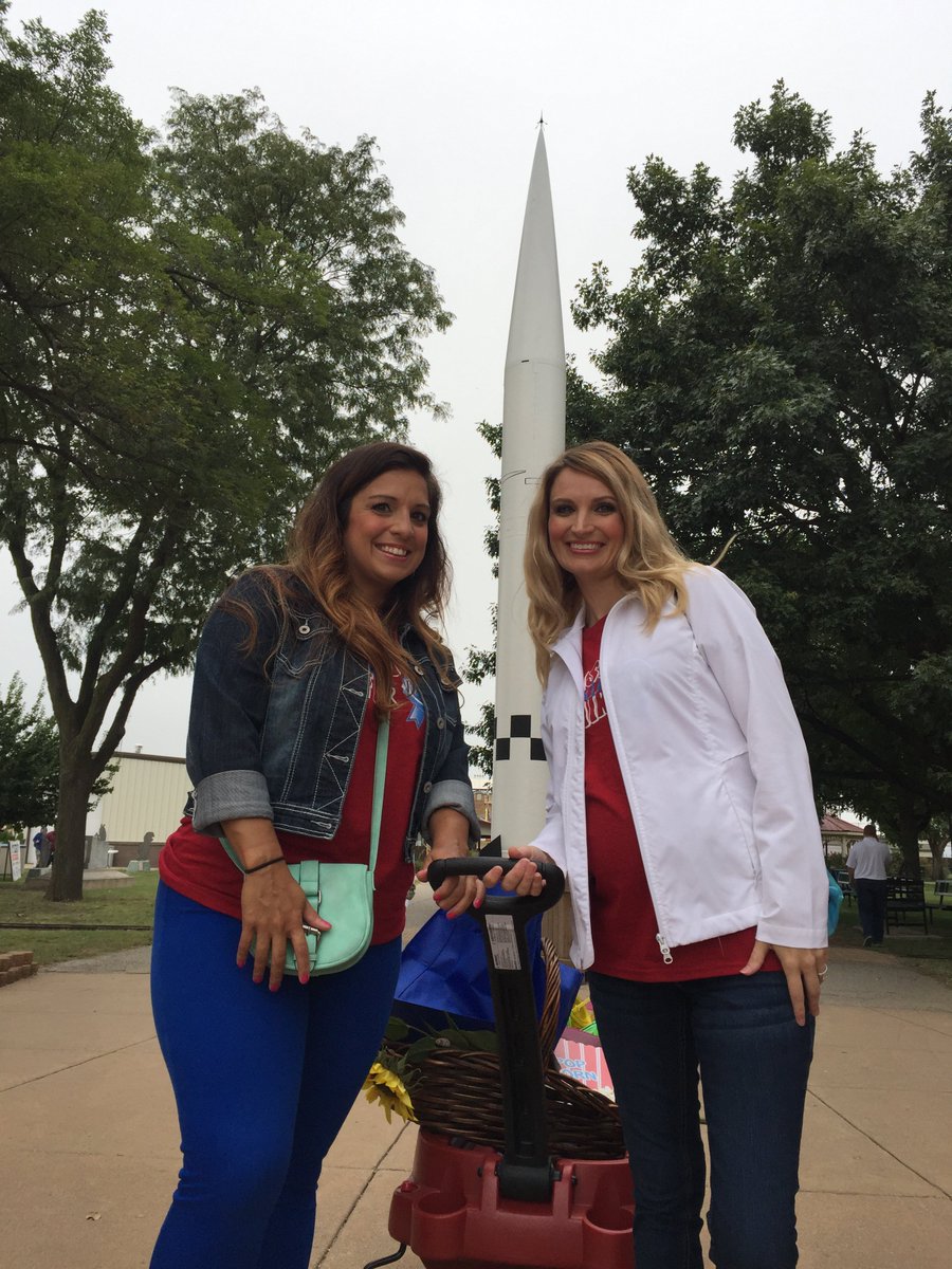 FNBFirst's tweet photo. Chelsea and Angela taking on the @KansasStateFair spreading The First swag to fair goers! #FNBFun https://t.co/nN98XXfIHs