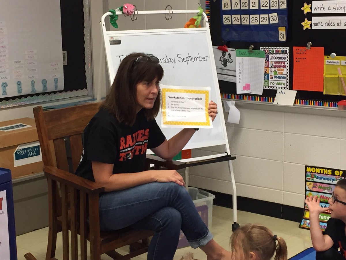 Nod_SunSCCSD's tweet photo. Reviewing Workstation Expectations in First Grade and learning how to become independent #NodSun https://t.co/H5WqQR5LLL