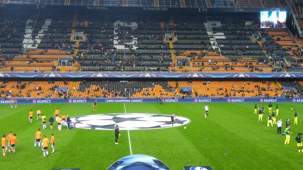 FKDTV12's tweet photo. Mestalla is ready for Big game!
Valencia CF  - Napoli
Champions League is back! https://t.co/4eia8VAIg9