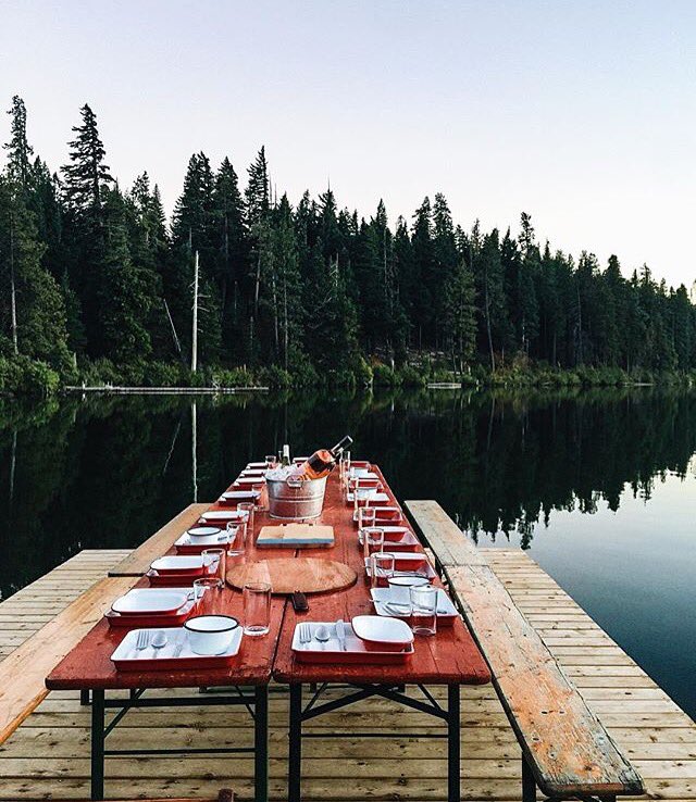 falconenamel's tweet photo. A heavenly spot with Falcon Enamelware setting the table #feastthursday #falconfeasts https://t.co/bNhGM1U9xT