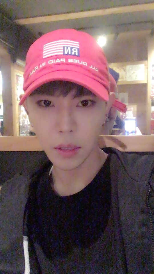 AxisB_HOON's tweet photo. あしたも みんなに あいたい 
내일도 모두 보고싶엉... https://t.co/D2HPJo0isn