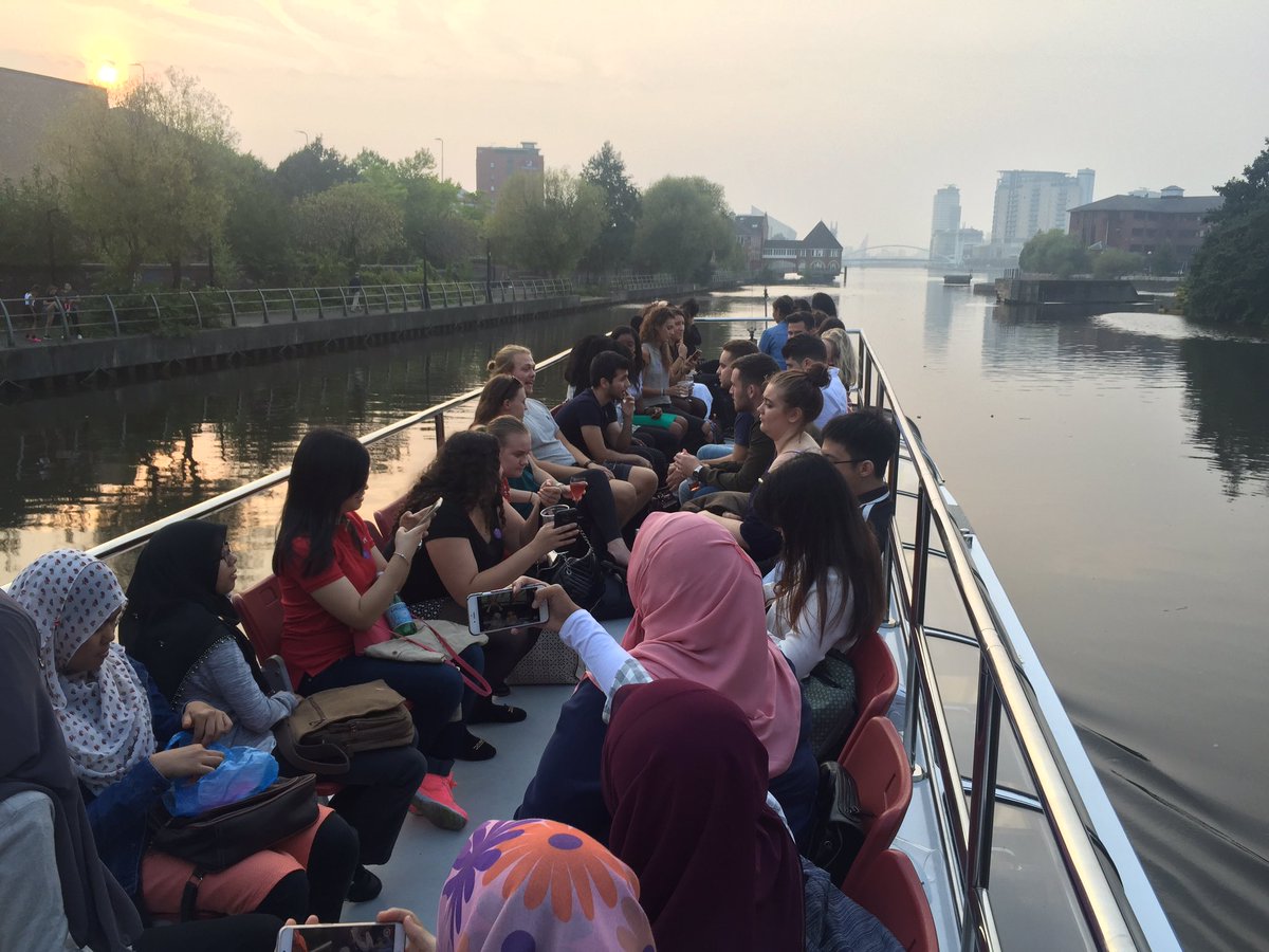 BPPStudents's tweet photo. MANCHESTER: Lovely evening for a cruise down the canal for our students here in Manchester! https://t.co/dWag1itjUe