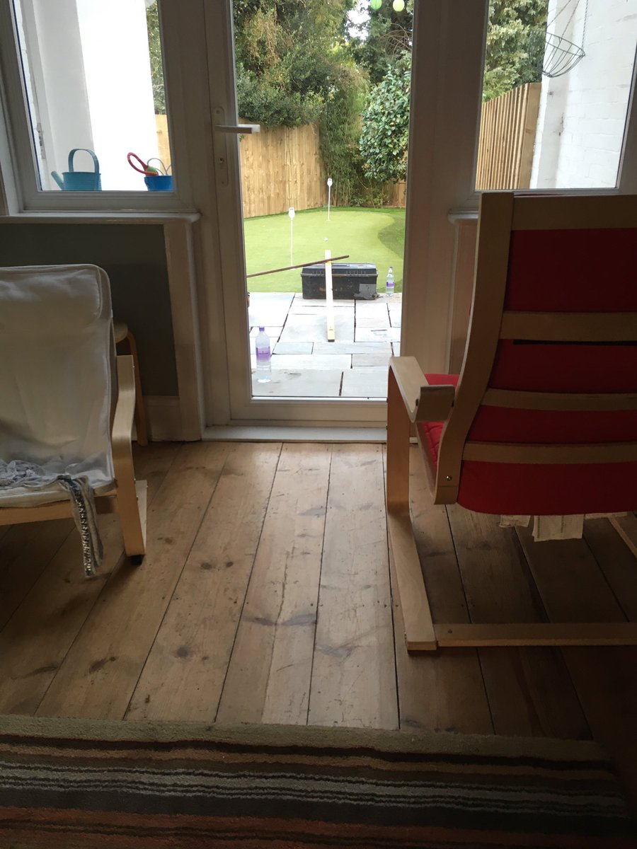 Just hit a chip from the living room onto my <a href="/SWGreensUK/">Southwest Greens UK</a> #golfisfun #indoorsoutdoors