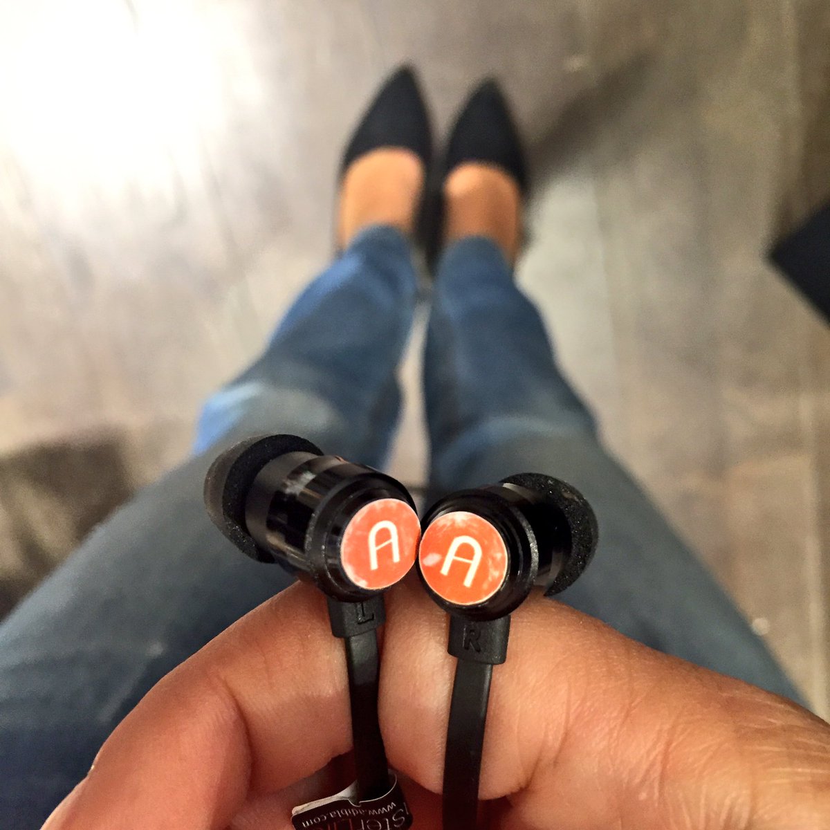 Riffbarbara's tweet photo. Celui-là est parfait pour mes séances sportives chez @KeepCoolDG ! 🎧 #NewNeckmaster https://t.co/rwmTj7kxl8
