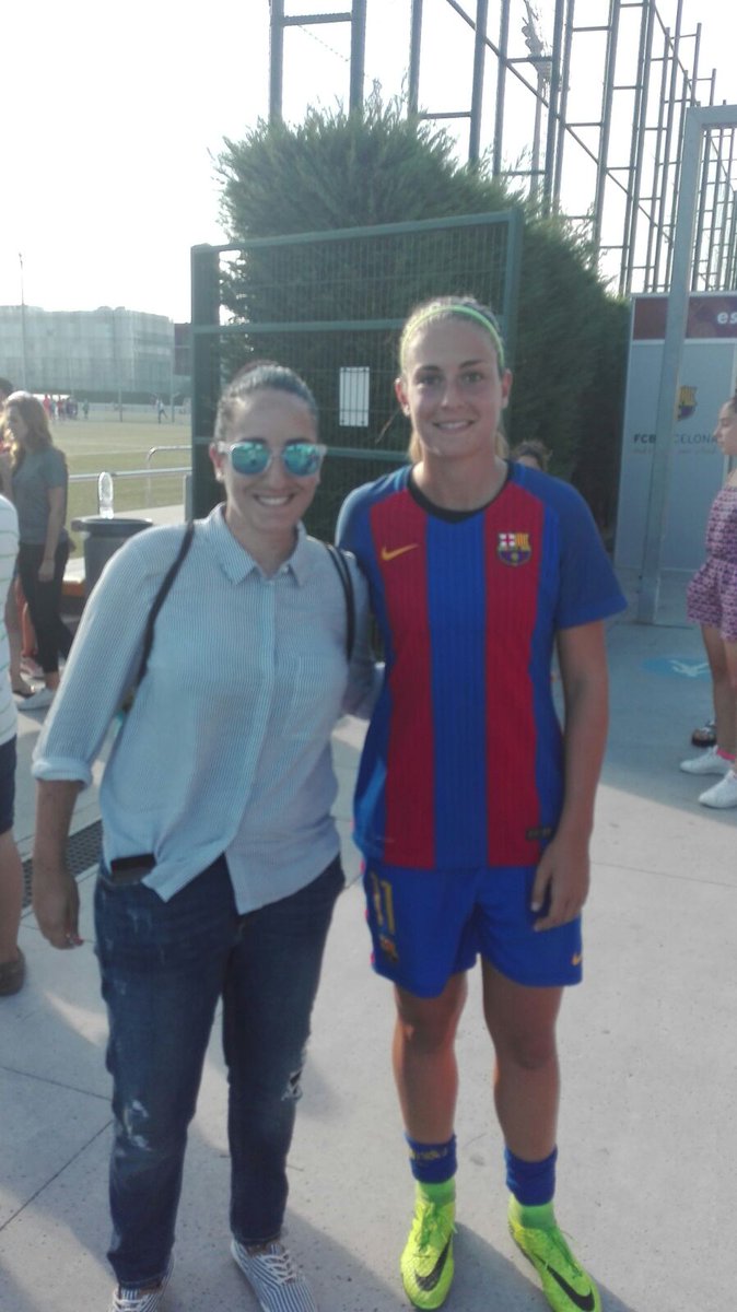 RebecaMaria6's tweet photo. Partidazo de la @SeFutbol , y como siempre @alexiaps94 espectacular!! #11 https://t.co/W8ArSsW6n6
