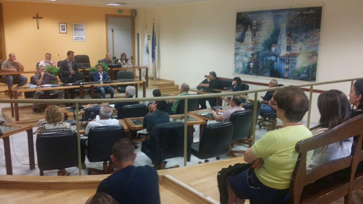 angelolamboglia's tweet photo. Oggi pomeriggio prima riunione del Tavolo Permanente con associazioni: insieme si può animare e far crescere Lauria https://t.co/1hzXTcIfB6