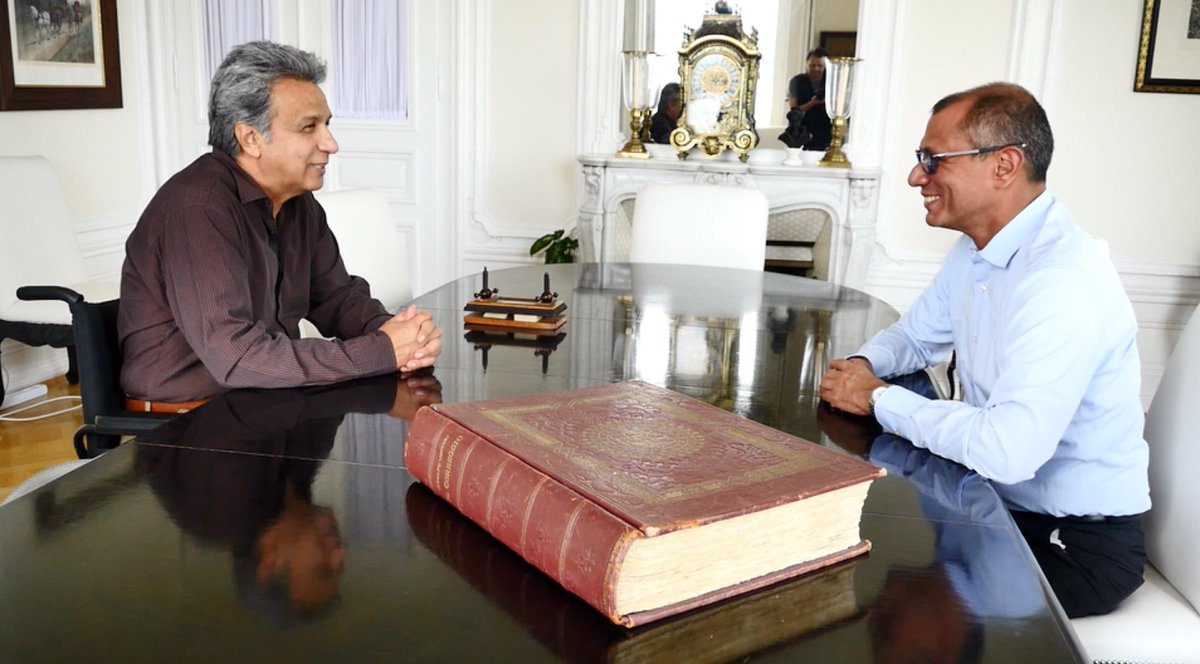 En nuestro viaje a Ginebra visité a Lenin. Mandamos un abrazo a todos los ecuatorianos