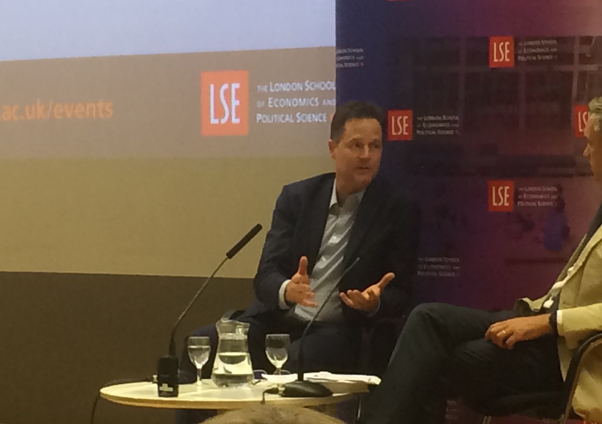 Forming a rainbow coalition of Lib Dems, Labour, Greens in 2010 would have been "like herding cats"

#Meow #LSEClegg https://t.co/pnLjGGGX8V