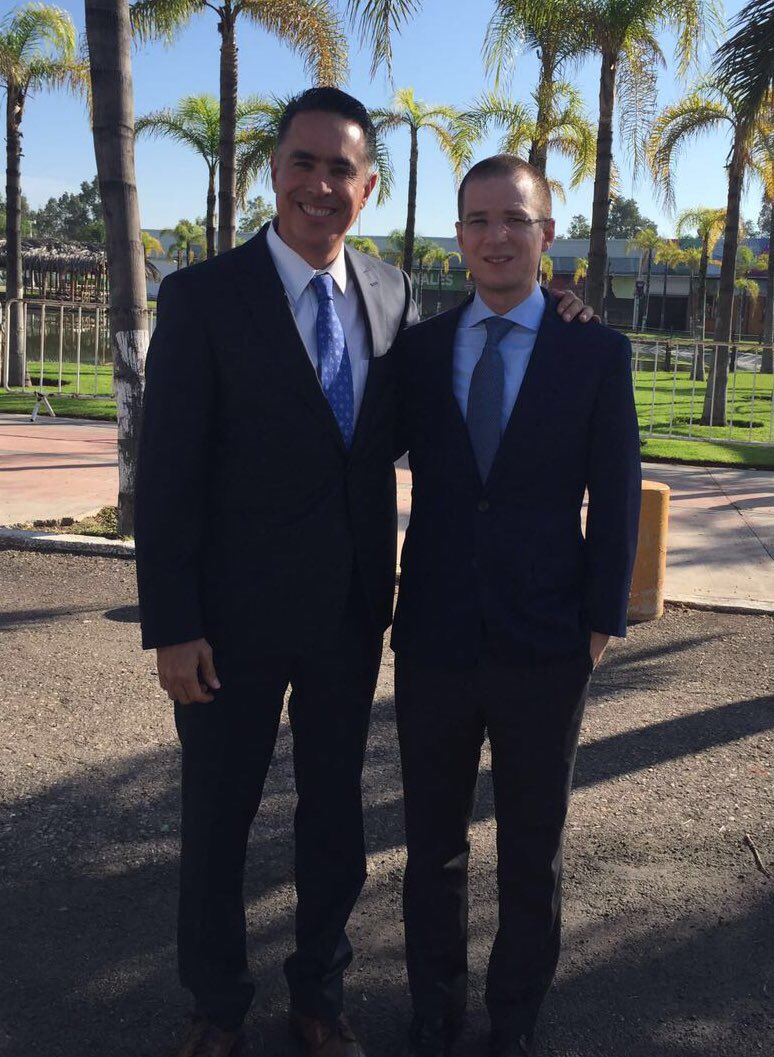 memo_anaya's tweet photo. La alternancia ha llegado a #Durango, y pronto a #Coahuila

Junto con @RicardoAnayaC acompañamos a @AispuroDurango https://t.co/Y260q4AggZ