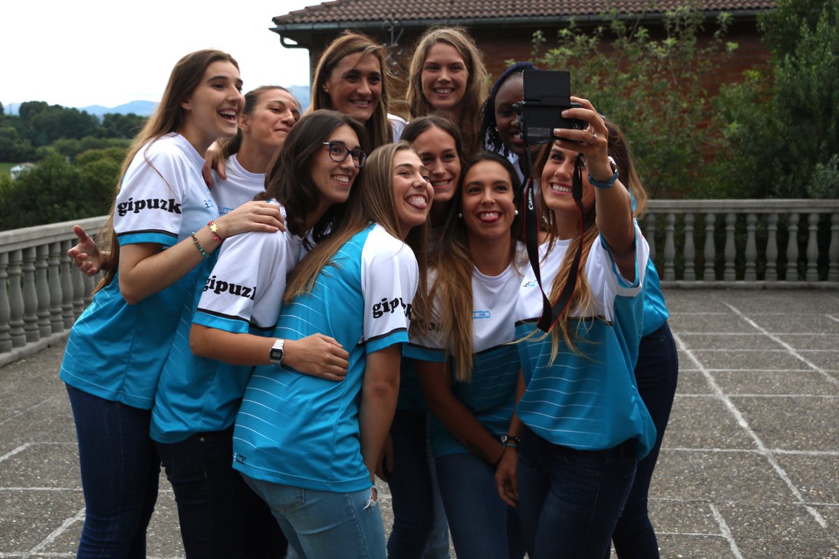 DonostiaPNV's tweet photo. 📷 @donostibasket denboraldi berriari ekiten dio gogoz. Además jugará la supercopa en Salamanca el día 22. Zorionak! https://t.co/DX6yNeRgTe