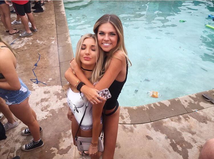 ally_schwabe's tweet photo. Happyyyyyy 21st  @hannah_matt1 🍾🍾 https://t.co/rOGpmUdY3Y
