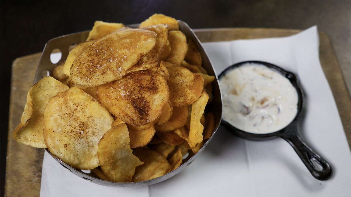 hashhousesd's tweet photo. Even our chips are irresistable...#HashHouseStyle https://t.co/rK7YR0IlIH