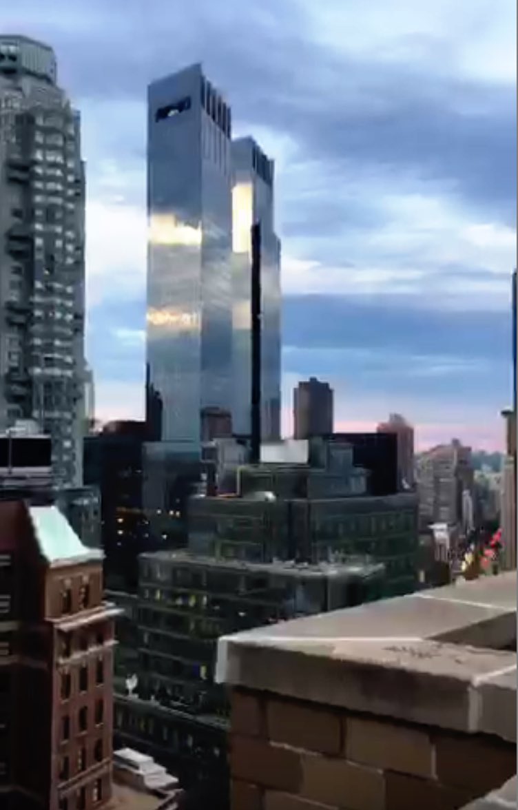 Arwens_Photos's tweet photo. @MaryNYC1 #Periscope #NYC #TimeWarnerBuilding #TimesSquare #CentralParkNYC https://t.co/qlCZavnHAg