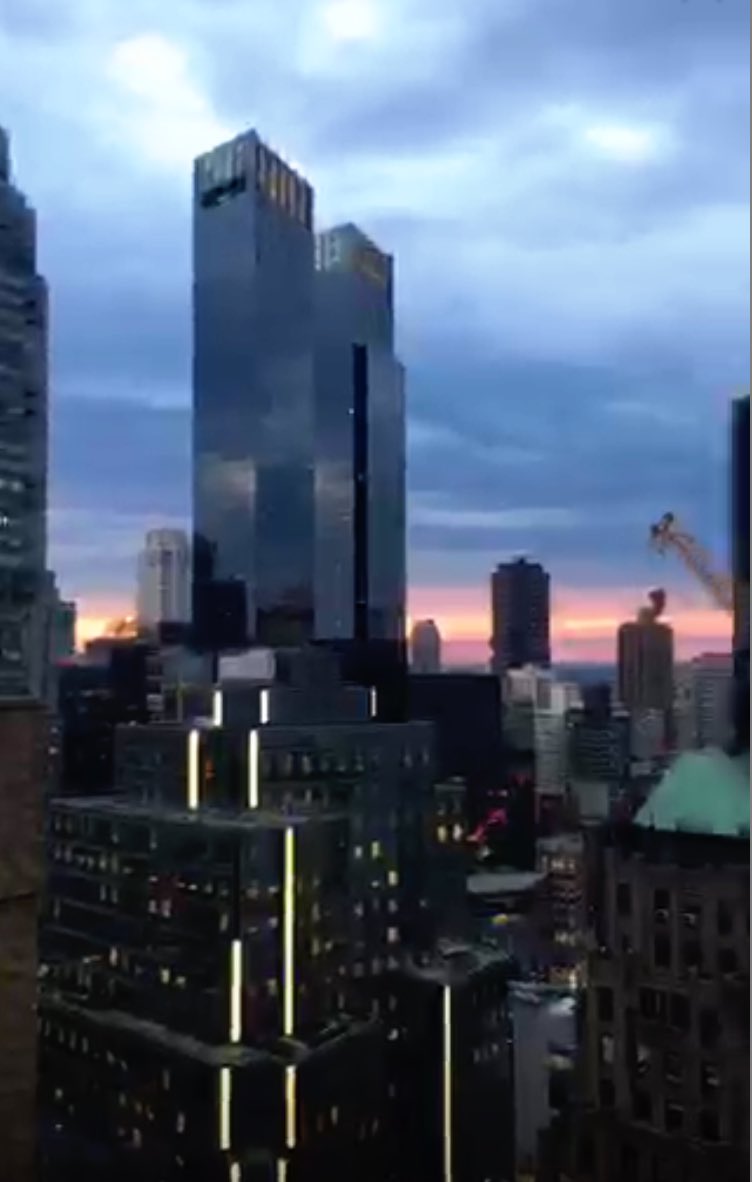 Arwens_Photos's tweet photo. @MaryNYC1 #Periscope #NYC #TimeWarnerBuilding #TimesSquare #CentralParkNYC https://t.co/qlCZavnHAg