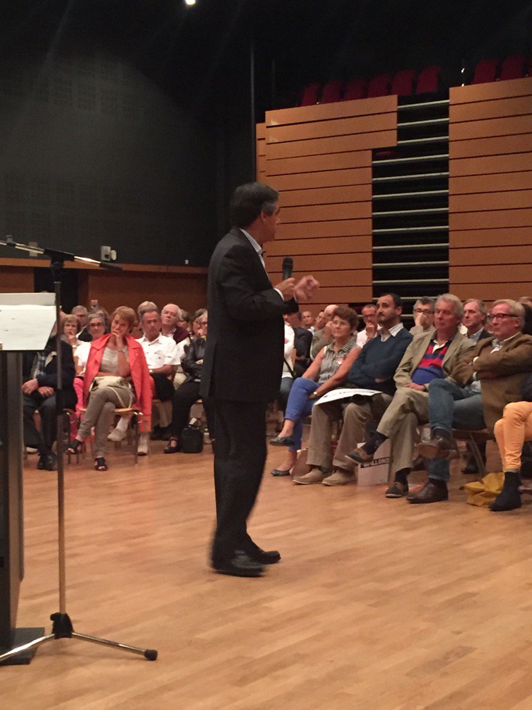 jhouillot's tweet photo. .@FrancoisFillon "il nous faut une politique d'immigration contrôlée par des quotas" #Fillon2017 https://t.co/Z1NLb5JdtB