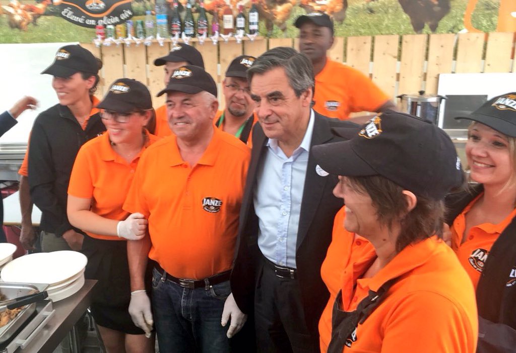 jeromechartier's tweet photo. .@FrancoisFillon saura mettre fin à l'appauvrissement du monde agricole en tuant la course au moins cher!#SPACE2016 https://t.co/rasrFEBCZR