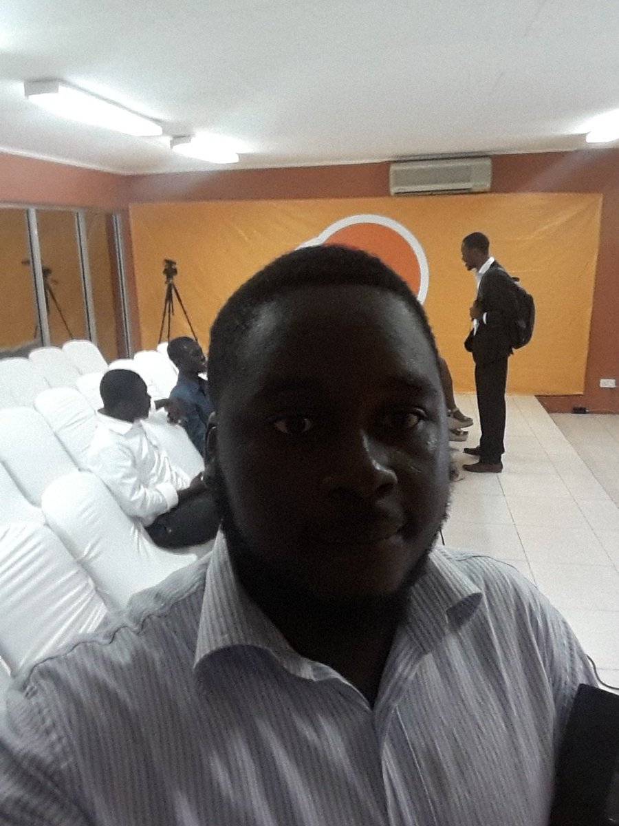 Owula_Kpakpo's tweet photo. About to start @africarizing #MeetandTweet with the #Rizers #MediaRize https://t.co/NKfoG8qlqy