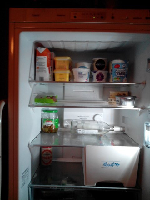 FranH_Y's tweet photo. @MathsPaston Well i got yelled at for throwing out the mouldy food. #fridgefun #typeoffoods #binpacking #Literally https://t.co/HJOp3l3v66