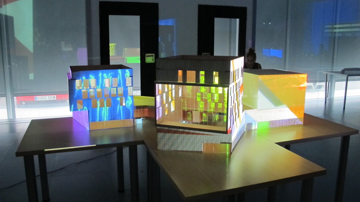 PaseoProject's tweet image. #PaseoProject16 En el taller Fachadas líquidas hemos iluminado @etopia_