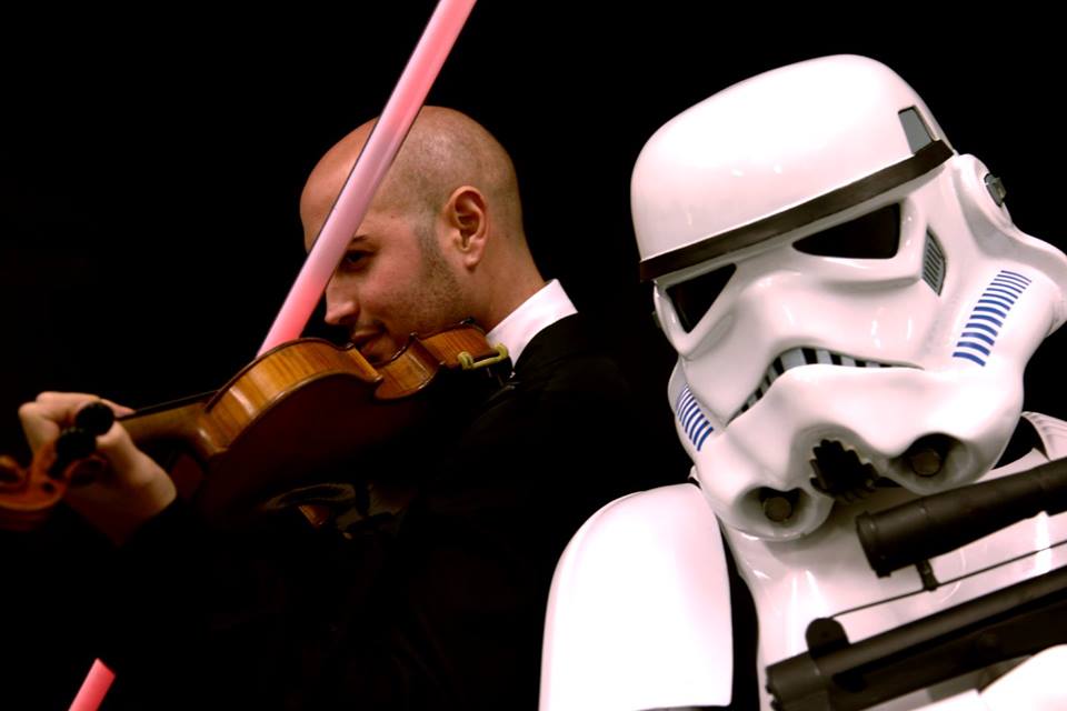 FilmSymphony's tweet photo. Hay fotos que definen la magia de la FSO...
#tbt #FSOTour2015 https://t.co/ZWtm6m3X1H